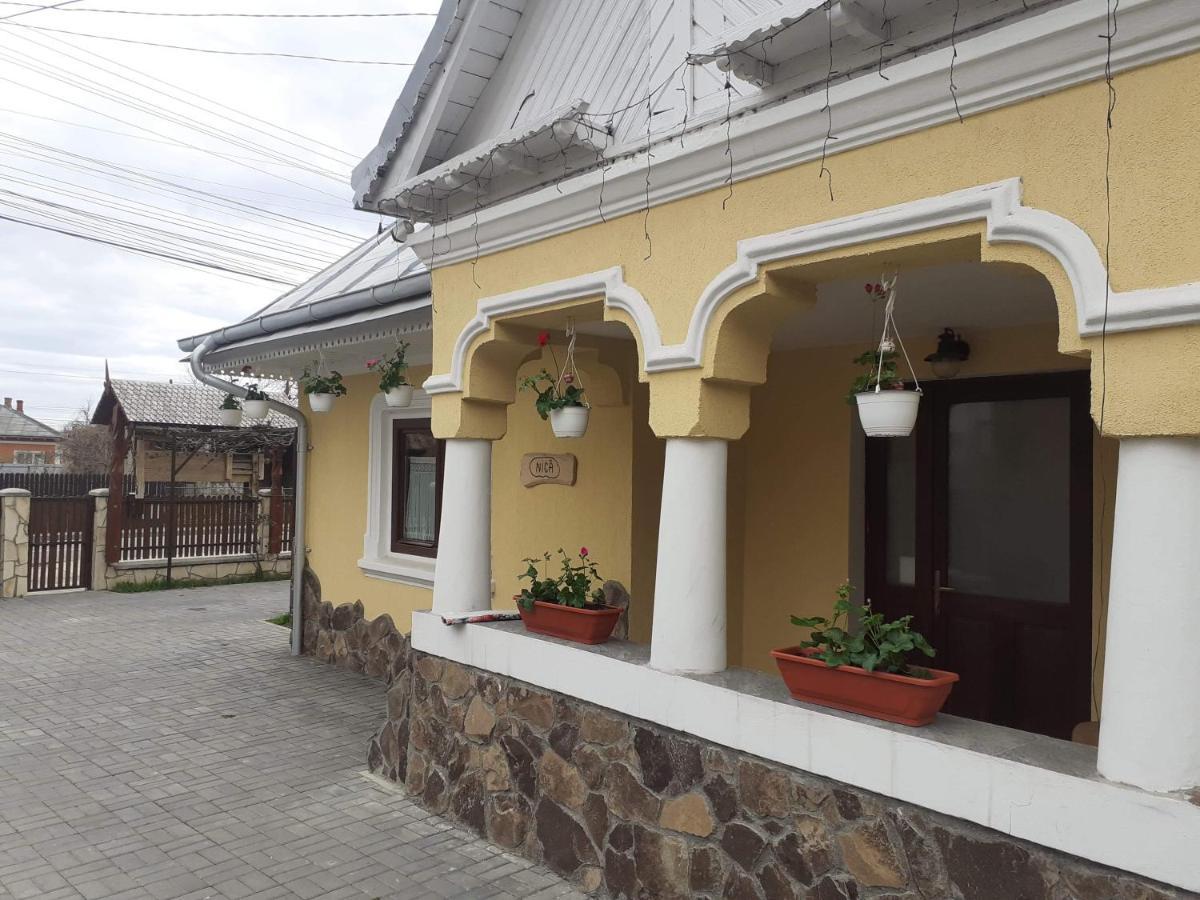 Casuta De Poveste Targu Neamt Exterior photo