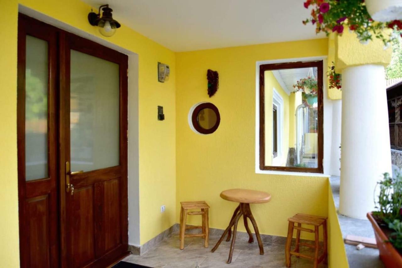 Casuta De Poveste Targu Neamt Exterior photo